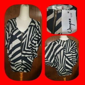 🦄Woman's Black & White Print Top